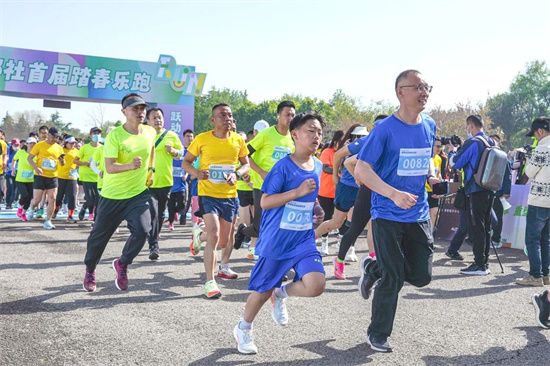 2023年4月16日上午，德鄰社首屆踏春樂跑在美麗的正直公園歡樂開跑。